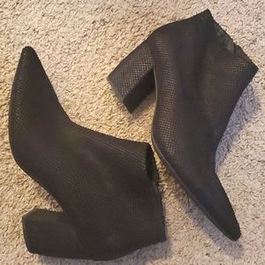 JEFFREY CAMPBELL TOTAL BLACK BOOTIES. SZ 11